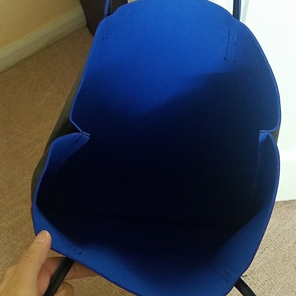 Black tote bag - Picture 2 of 3